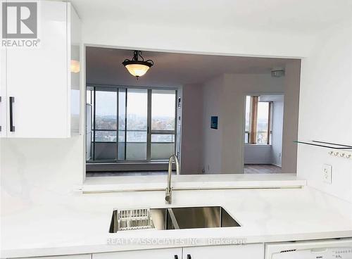 734 - 3 Greystone Walk Drive, Toronto, ON -  Photo Showing Kitchen