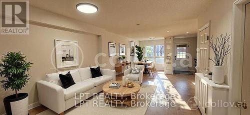 467 Parkdale Avenue, Ottawa, ON - Indoor Photo Showing Living Room