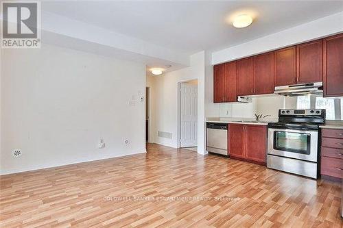 142 - 3050 Erin Centre Boulevard, Mississauga, ON - Indoor Photo Showing Kitchen