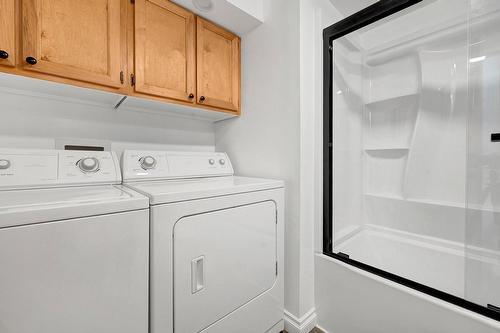 Salle de bains - 402-3360 Rue Charles-Best, Laval (Chomedey), QC - Indoor Photo Showing Laundry Room