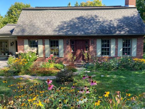 1325 Rue de la Laurentie  Sainte-Adèle, QC J8B 3A3