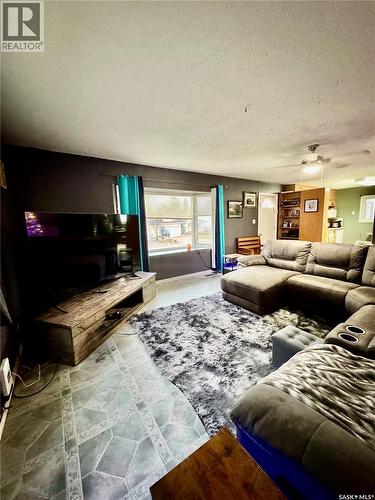 719 Donald Street, Hudson Bay, SK - Indoor Photo Showing Living Room