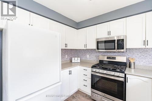 24 Marsellus Drive, Barrie, ON - Indoor Photo Showing Kitchen