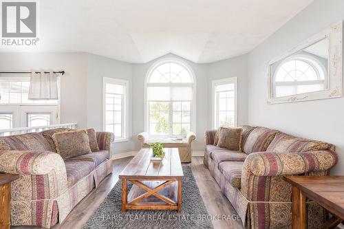 24 Marsellus Drive, Barrie, ON - Indoor Photo Showing Living Room