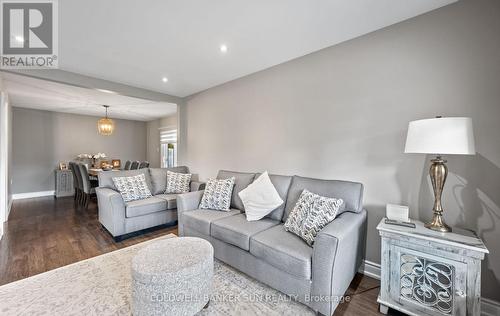 10 Corsham Place, Caledon, ON - Indoor Photo Showing Living Room