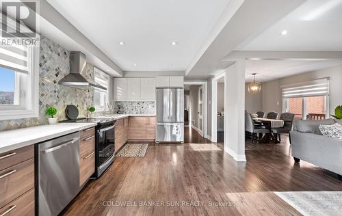 10 Corsham Place, Caledon, ON - Indoor Photo Showing Kitchen With Upgraded Kitchen