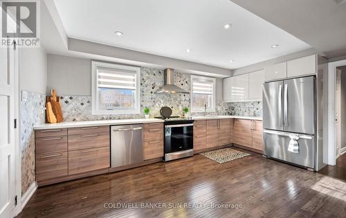10 Corsham Place, Caledon, ON - Indoor Photo Showing Kitchen With Upgraded Kitchen