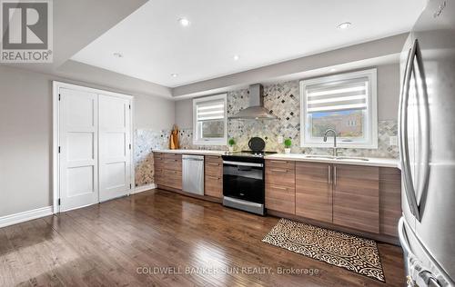 10 Corsham Place, Caledon, ON - Indoor Photo Showing Kitchen With Upgraded Kitchen