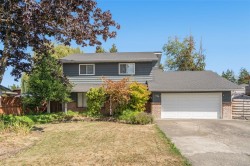 338 McKinnon St  Parksville, BC V9P 1H7