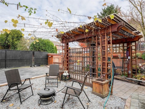 1152 Chapman St, Victoria, BC 