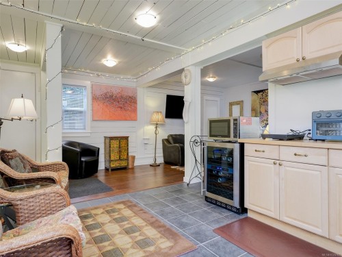 1152 Chapman St, Victoria, BC 