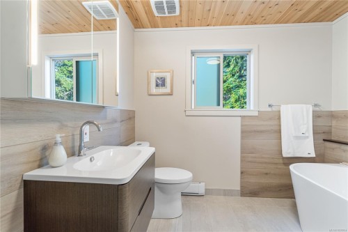 3132 Robin Hood Dr, Nanaimo, BC 