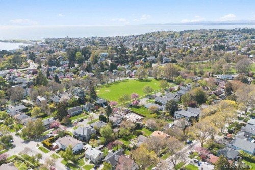 2-1434 Brooke St, Victoria, BC 