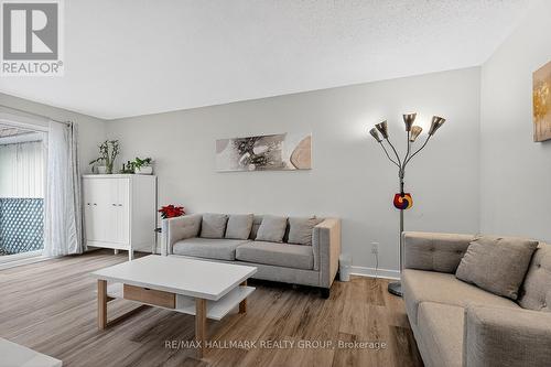 26 - 837 Eastvale Drive, Ottawa, ON - Indoor Photo Showing Living Room