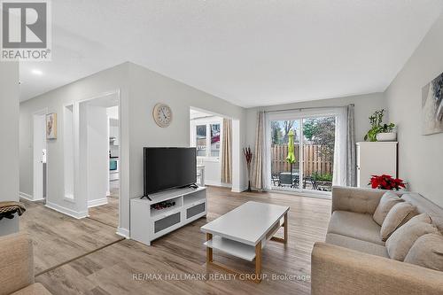 26 - 837 Eastvale Drive, Ottawa, ON - Indoor Photo Showing Living Room