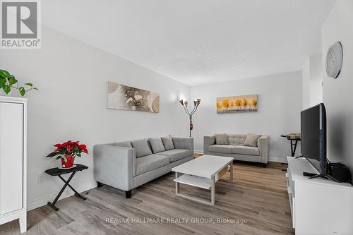 26 - 837 Eastvale Drive, Ottawa, ON - Indoor Photo Showing Living Room