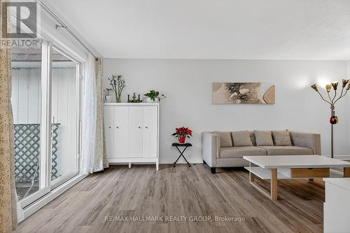 26 - 837 Eastvale Drive, Ottawa, ON - Indoor Photo Showing Living Room