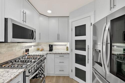 667 South Crest Drive, Kelowna, BC - Indoor Photo Showing Kitchen With Stainless Steel Kitchen With Upgraded Kitchen