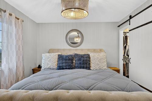 667 South Crest Drive, Kelowna, BC - Indoor Photo Showing Bedroom