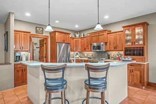 289 Inverness Drive, Coldstream, BC - Indoor Photo Showing Kitchen