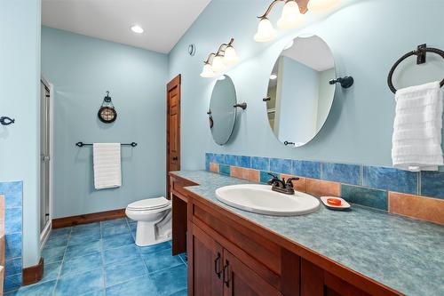 289 Inverness Drive, Coldstream, BC - Indoor Photo Showing Bathroom