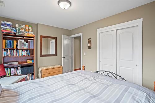 289 Inverness Drive, Coldstream, BC - Indoor Photo Showing Bedroom