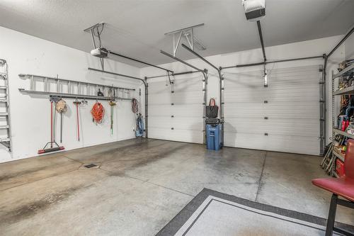 289 Inverness Drive, Coldstream, BC - Indoor Photo Showing Garage