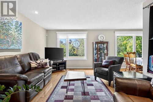 1216 Hilliard Street, Peterborough (Northcrest Ward 5), ON - Indoor Photo Showing Living Room