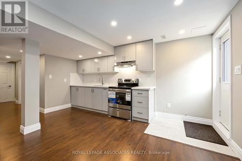 Bsmt - 61 Estrella Crescent, Richmond Hill, ON - Indoor Photo Showing Kitchen With Upgraded Kitchen
