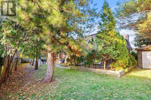 130 Tavistock Square, Oakville, ON - Outdoor