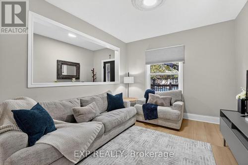 56 Francis Street, Hamilton, ON - Indoor Photo Showing Living Room