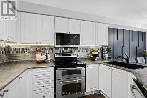 1696 Woodgate Trail, Oshawa, ON - Indoor Photo Showing Kitchen With Double Sink