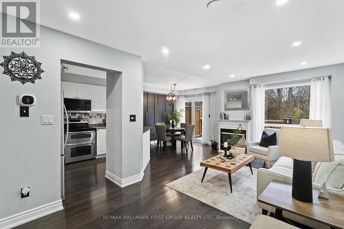 1696 Woodgate Trail, Oshawa, ON - Indoor Photo Showing Living Room