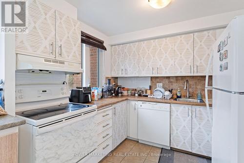 B - 6702 Jeanne D'Arc Boulevard N, Ottawa, ON - Indoor Photo Showing Kitchen