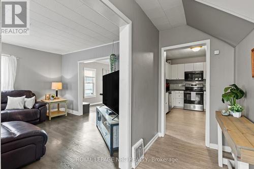 313 Burgar Street, Welland (Welland Downtown), ON - Indoor Photo Showing Living Room