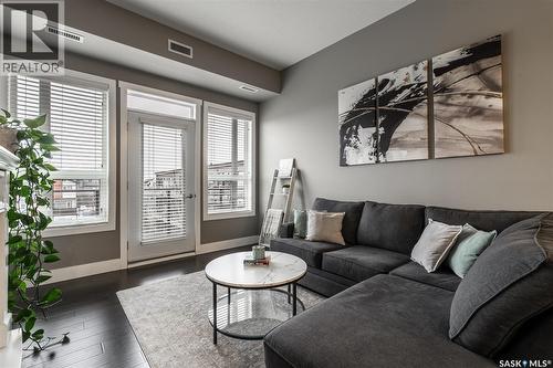 307 415 Maningas Bend, Saskatoon, SK - Indoor Photo Showing Living Room