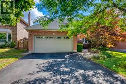 2075 BANBURY CRESCENT  Oakville, ON L6H 5P8
