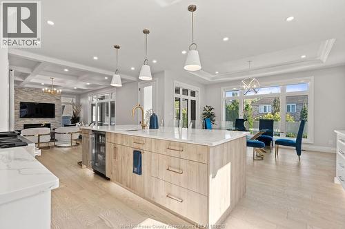 258 Xavier Circle, Lakeshore, ON - Indoor Photo Showing Kitchen With Upgraded Kitchen