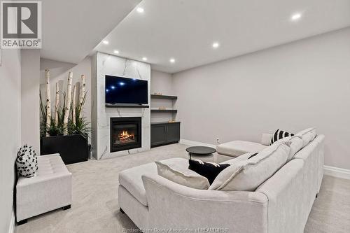 258 Xavier Circle, Lakeshore, ON - Indoor With Fireplace