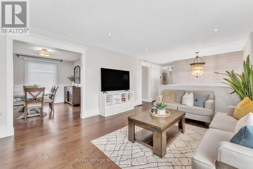 310 Surrey Drive, North Bay (Airport), ON - Indoor Photo Showing Living Room