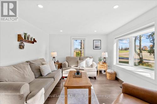 303 Concession 2 Road, Norfolk (Townsend), ON - Indoor Photo Showing Living Room