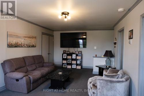 229 Elgin Street W, Arnprior, ON - Indoor Photo Showing Living Room