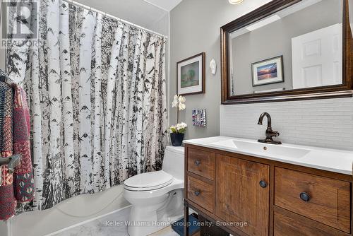 114 Dovercliffe Road, Guelph (Dovercliffe Park/Old University), ON - Indoor Photo Showing Bathroom