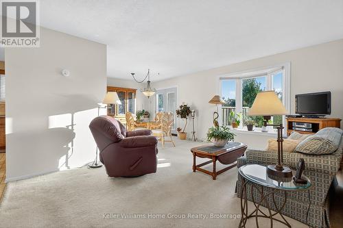 114 Dovercliffe Road, Guelph (Dovercliffe Park/Old University), ON - Indoor Photo Showing Living Room
