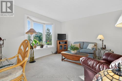 114 Dovercliffe Road, Guelph (Dovercliffe Park/Old University), ON - Indoor Photo Showing Living Room