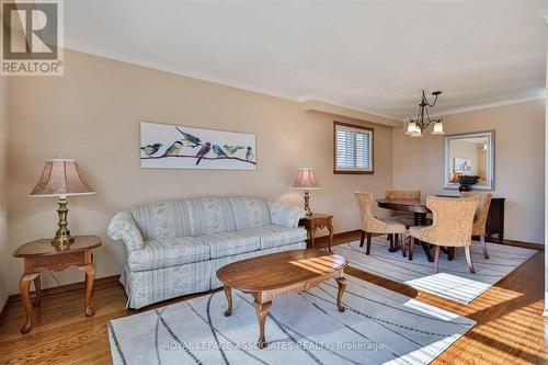 166 Lynnbrook Drive, Toronto, ON - Indoor Photo Showing Living Room