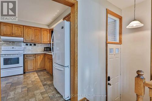 166 Lynnbrook Drive, Toronto, ON - Indoor Photo Showing Kitchen