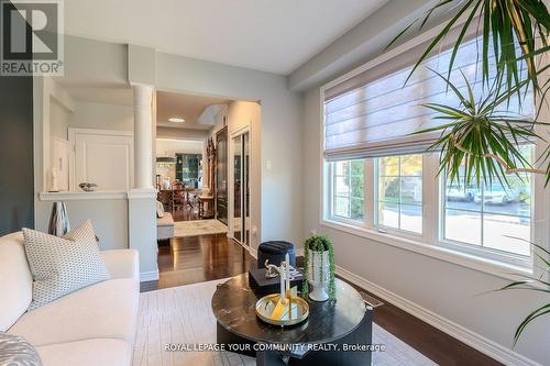 7 Sequin Drive, Richmond Hill, ON - Indoor Photo Showing Living Room