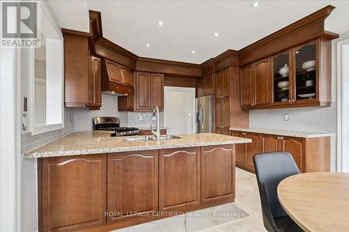 2523 Highmount Crescent, Oakville, ON - Indoor Photo Showing Kitchen With Double Sink