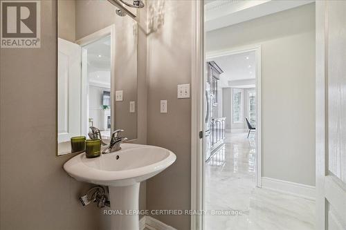 2523 Highmount Crescent, Oakville, ON - Indoor Photo Showing Bathroom